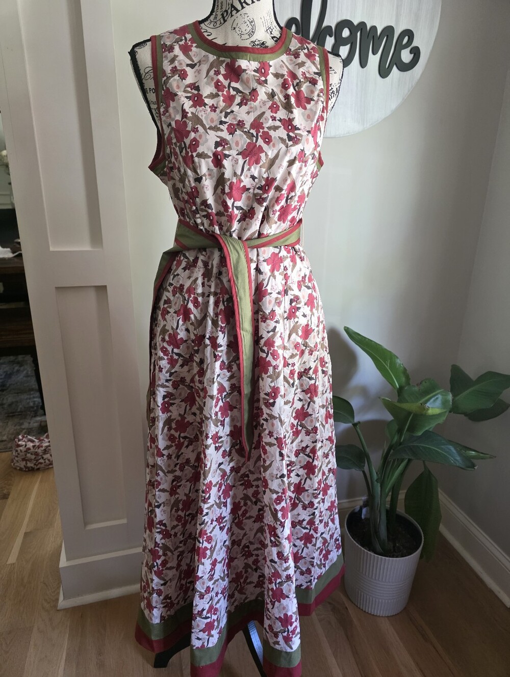Floral Red and Green Sleeveless Maxi Dress